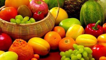 الخضروات والفواكه في الأسواق 