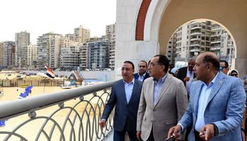 رئيس الوزراء يتفقد مشروع نفق وكباري السادات بالإسكندرية