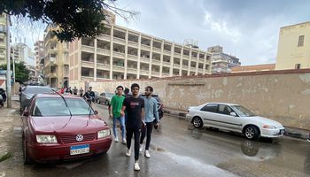 سقوط أمطار اثناء توافد الطلاب للمدارس 