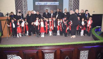 محافظ مطروح يشهد احتفالية تخريج الدفعة الأولى لمرحلة ال kg2 بالمدرسة المصرية اليابانية