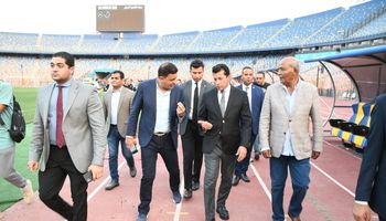 وزير الرياضة يزور معسكر منتخب مصر
