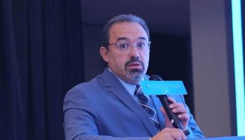 أول طبيب مصري نائبا للجمعية الدولية للجراحات الدقيقة والهايفو