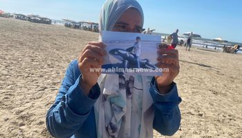 انهيار ام بعد اختفاء ابنها على شاطىء بورسعيد