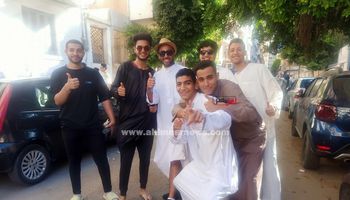 فرحة طلاب الثانوية العامة بالإسكندرية أمام اللجان