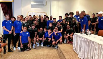 كامل أبو علي يجتمع مع لاعبي المصري والجهاز الفني بمقر اقامة الفريق ببرج العرب