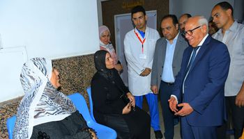 محافظ بورسعيد يتفقد عددا من المستشفيات الخاصة 