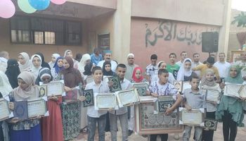 تكريم أوائل المدارس الابتدائية والإعدادية والثانوية بقرية شنرا بالفشن ببنى سويف 