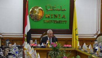 رئيس جامعة المنيا 
