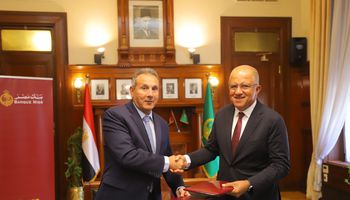 رئيس اتحاد الصناعات ورئيس بنك مصر اثناء توقيع البروتوكول 