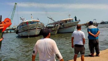 إصابة 7 صيادين اثر احتراق مركب صيد بسواحل بورسعيد