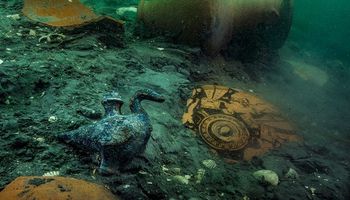 اكتشافات اثرية تحت المياه معبد افروديت