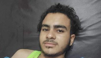 الشاب الناجى من إعصار دانيال بمنطقة درنة الليبية 