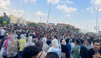 مسيرة ضخمة في ميدان الحصري