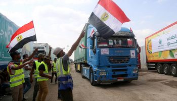 شاحنة مساعدات إلى غزة 