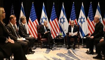 الرئيس الأمريكي جو بايدن في لقائه مع رئيس الوزراء الإسرائيلي