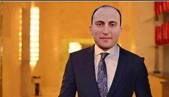  أحمد مصطفي أستاذ إدارة الأعمال والخبير الاقتصادي 