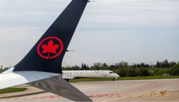 شركة طيران كندية تعاقب طيار مصري بسبب دعمه القضية الفلسطينية