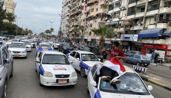 مسيرة سيارات اجرة فى شوارع بورسعيد 