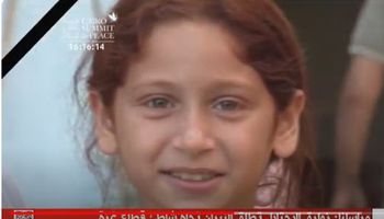 طفلة فلسطينية توجه رسالة للعالم بالدموع من داخل غزة