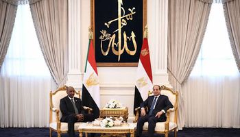 السيسي ورئيس مجلس السيادة السوداني 