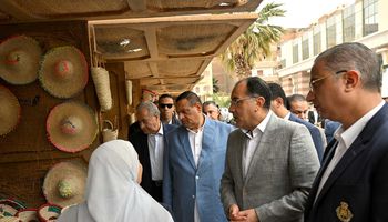 جولة رئيس الوزراء لمعرض الأيادي المصرية بالفيوم