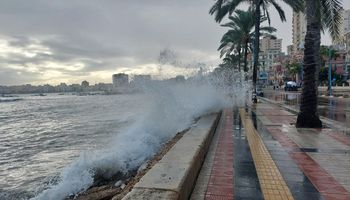 هطول أمطار بالإسكندرية وارتفاع الأمواج - أرشيفية