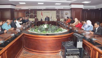اجتماعاً لغرفة العمليات الرئيسية بديوان عام بنى سويف استعداداً  للانتخابات الرئاسية 2024
