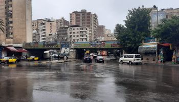 نوة «الفيضة الصغرى» تواصل ضرب الإسكندرية بأمطار غزيرة