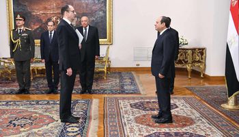 لحظة تسلم الرئيس السيسي أوراق اعتماد عدد من السفراء لدى مصر (صور)