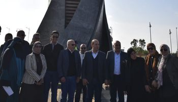 محافظ بورسعيد ورئيس الجهاز المركزي للتعمير يتفقدان ميدان  « التعمير»  بمدخل بورسعيد الجنوبي 