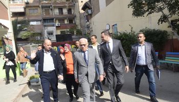 محافظ بورسعيد يتفقد اللجان الانتخابية