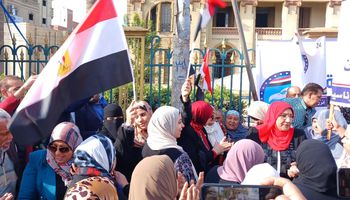 مسيرة سيدات لدعم الرئيس عبدالفتاح السيسي بالمنوفية