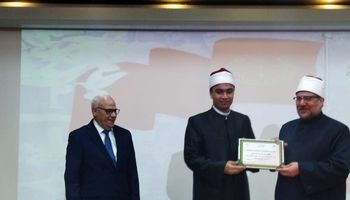 وزير الأوقاف يسلم شهادات الجودة لـ 9 مساجد في بورسعيد