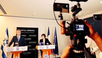 وزيرة الخارجية الفرنسية كاترين كولونا في مؤتمر صحفي مشترك مع نظيرها إيلي كوهين 