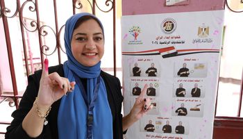آيه محمد كامل أحمد صاحبة بوستر توعية الصم بالتصويت في الانتخابات