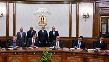 رئيس الوزراء يشهد توقيع اوركيديا للصناعات الدوائية و"اقتصادية قناة السويس" اتفاقية اطارية لانشاء مصنع جديد للأدوية  