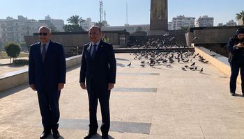 محافظ بورسعيد و وزير العدل يتفقدان « ساحة الشهداء»  بحي الشرق