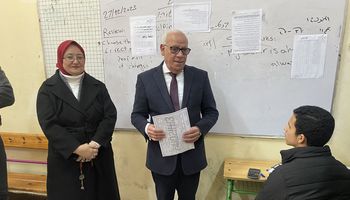 محافظ بورسعيد يتفقد مدارس الإعدادية 