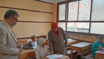 مدير عام إدارة ناصر التعليمية ببنى سويف تتابع امتحانات الفصل الدراسي الأول 