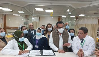 وزير الصحة يتابع العمل بمستشفى كوم حمادة 