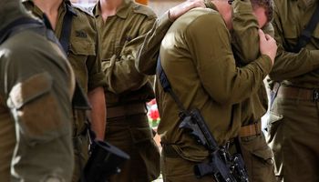 جنود اسرائيليون يبكون