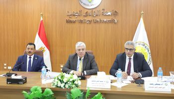 وزير التعليم العالي يرأس اجتماع المجلس الأعلى للجامعات بجامعة الوادي الجديد
