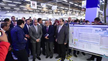 وزير العمل ومحافظ بورسعيد يتفقدان مصنع  الضفائر الكهربائية بجنوب بورسعيد.