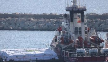 انطلاق أول سفينة تحمل مساعدات لغزة  