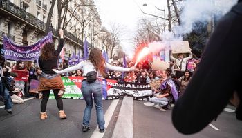 مسيرة نسوية في باريس