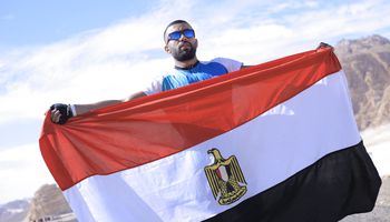 السفارة الأمريكية تختار شاب مصري للمشاركة ببرنامج تسلق الجبال للدخول بموسوعة جينيس 