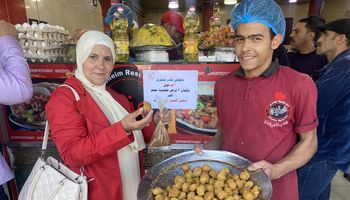 تخفيض اسعار الفول و الطعمية بمطعم غنيم ببورسعيد 