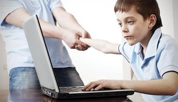 مخاطر التكنولوجيا على الاطفال