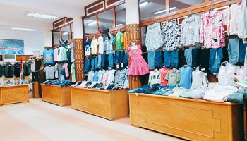 معرض ملابس  