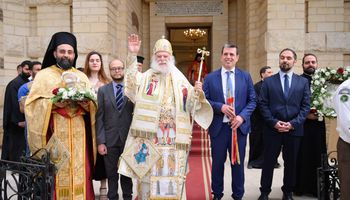 وزير الهجرة اليوناني يزور دير مار جرجس البطريركي للروم الأرثوذكس في مصر القديمة. 